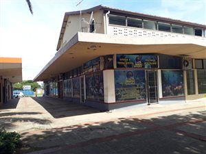 96 m² Retail Space in Athlone Park