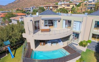4 Bedroom House in Featherbrooke Estate