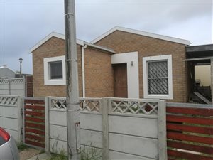 3 Bed House in Strandfontein