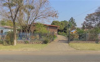 7 Bedroom House in Claremont