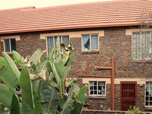 2 Bed Duplex in Hennopspark