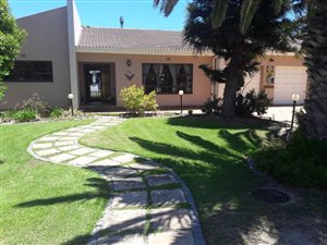 4 Bed House in Van Riebeeckstrand