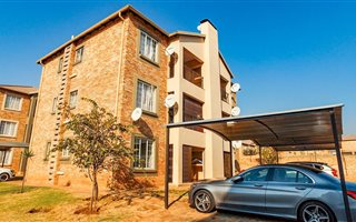 2 Bedroom Townhouse in Wilgeheuwel