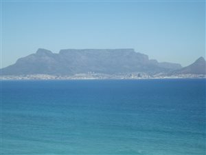 3 Bed Apartment in Bloubergstrand