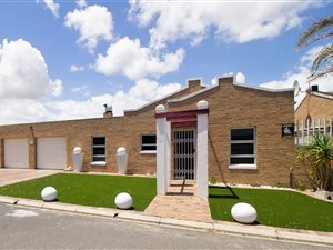 3 Bed Townhouse in Protea Heights