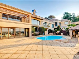 5 Bed House in Floracliffe