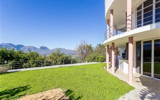 4 Bedroom House in Paarl Central East