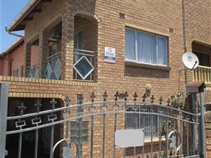 4 Bed House in Montford