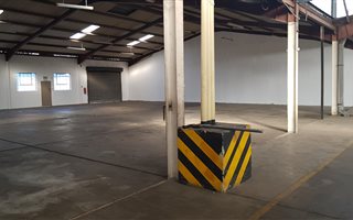 1018 m² Industrial space in Dunswart