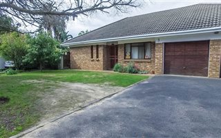 5 Bedroom House in Die Boord