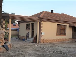 5 Bed House in Whitney Gardens