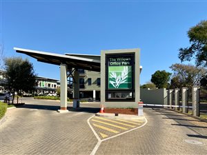 100 m² Commercial space in Die Wilgers