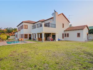 5 Bed House in Silver Lakes Golf Estate
