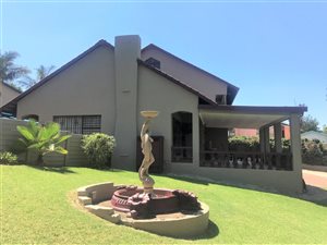4 Bed House in Quellerina