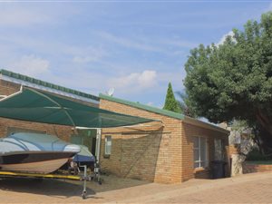 4 Bed House in Aqua Vista
