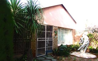 2 Bedroom Townhouse in Mookgophong (Naboomspruit)