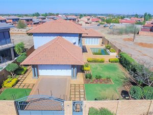 3 Bedroom House in Van Der Hoff Park