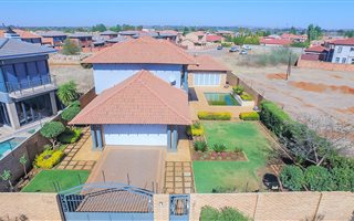 3 Bedroom House in Van Der Hoff Park
