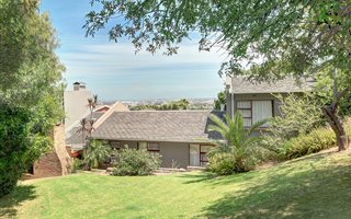 4 Bedroom House in Hoheizen