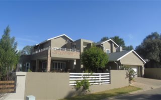 3 Bedroom House in Helderfontein Estate