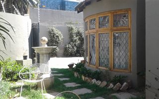 4 Bedroom House in Kensington