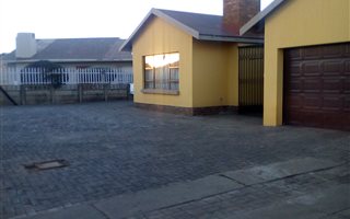 3 Bedroom House in Vanderbijlpark CE5