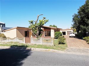 3 Bed House in Protea Heights