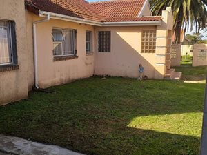 5 Bed House in Van Der Stel