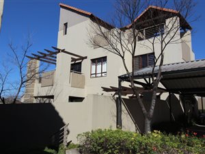 3 Bed Apartment in Fourways