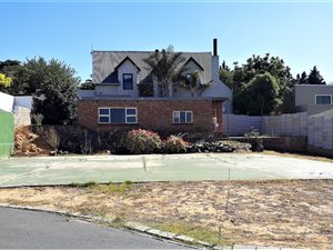 685 m² Land available in Vredekloof Heights