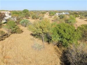 1 ha Land available in Leeuwfontein Estate