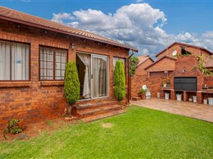 4 Bed Townhouse in Weltevreden Park