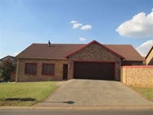 3 Bed House in Amberfield Manor