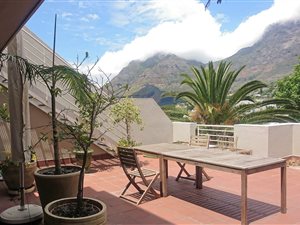 3 Bed Apartment in Higgovale
