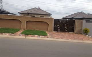 3 Bedroom House in Dainfern