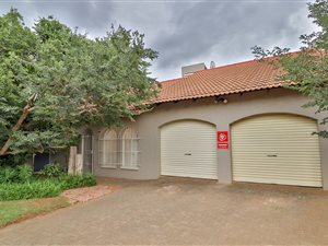 3 Bed Townhouse in Heuwelsig