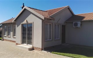 3 Bedroom House in Heidedal