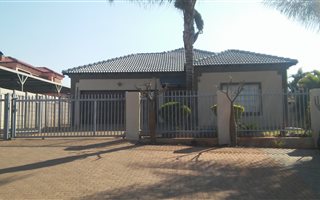 3 Bedroom House in Ninapark