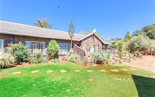5 Bedroom House in Weltevreden Park