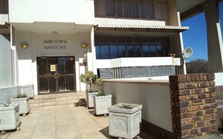 1 Bedroom Apartment in Parktown