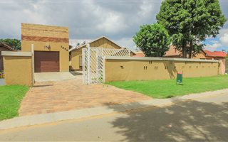 3 Bedroom House in Lenasia South