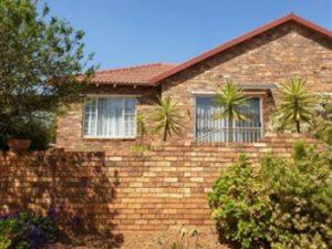 2 Bed House in Honeydew Ridge