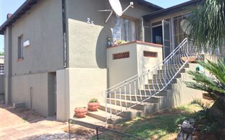 3 Bedroom House in Kensington