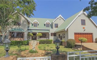 6 Bedroom House in Ninapark