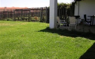 2 Bedroom Garden Cottage in Chartwell