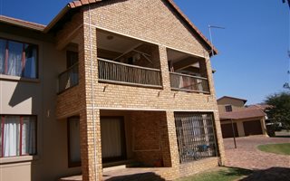 2 Bedroom Townhouse in Willowbrook