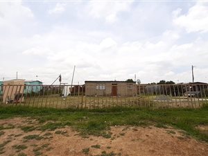 435 m² Land available in Kwa Thema
