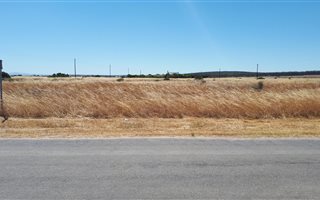 2 ha Land available in Long Acres