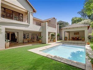 5 Bed House in Oaklands