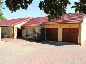 4 Bed House in Country View